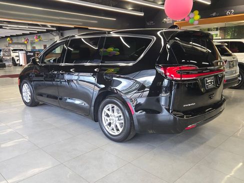 New 2025 Chrysler Pacifica Select image 11