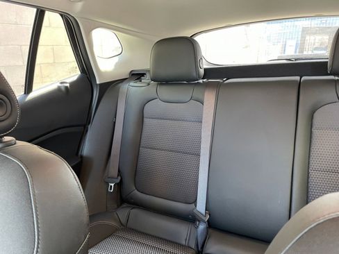 Used 2025 Chevrolet Trax LT image 38