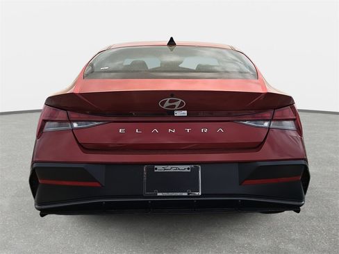 New 2024 Hyundai Elantra SEL w/ Convenience Package image 6