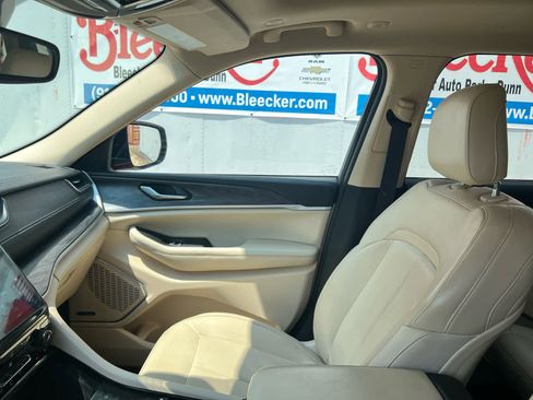 Used 2021 Jeep Grand Cherokee L Limited image 32