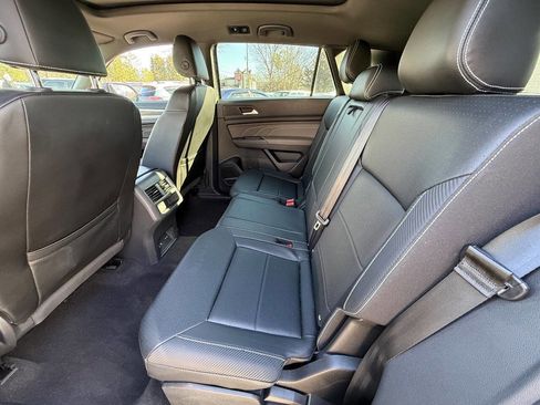 Used 2021 Volkswagen Atlas Cross Sport SE w/ Panoramic Sunroof Package image 10