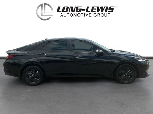 Used 2022 Hyundai Elantra SEL w/ Convenience Package FWD image 8