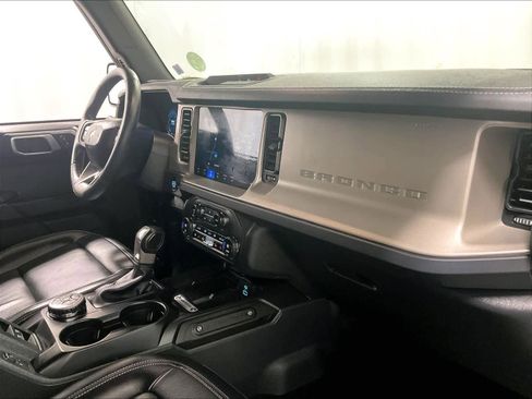 Used 2025 Ford Bronco Outer Banks image 14