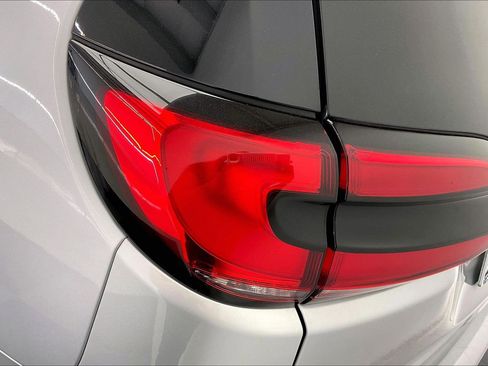 Used 2023 Chrysler Pacifica Touring-L image 29