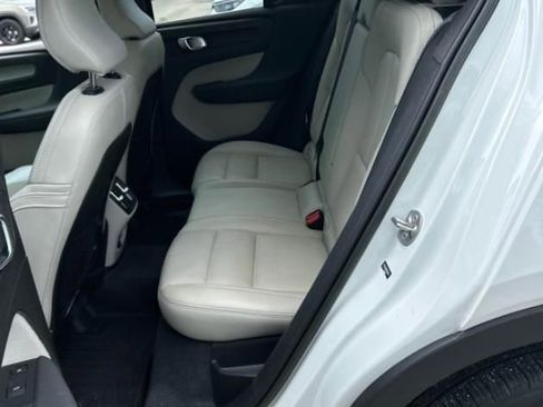 Used 2023 Volvo XC40 B5 Plus w/ Climate Package AWD/4WD image 4
