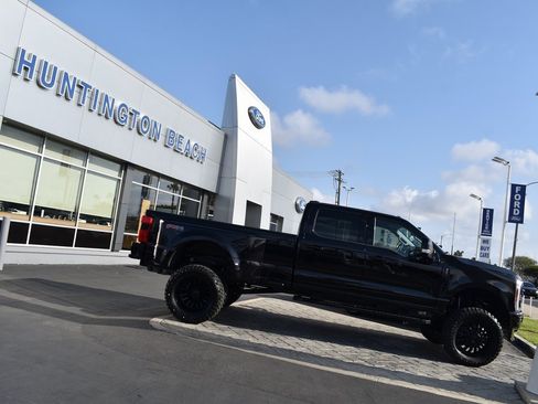 Used 2025 Ford F350 Lariat w/ FX4 Off-Road Package image 3