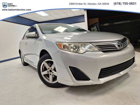 Used 2012 Toyota Camry FWD image 1