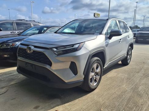 Used 2025 Toyota RAV4 XLE FWD image 3