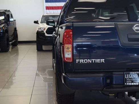 Used 2007 Nissan Frontier LE AWD/4WD image 16