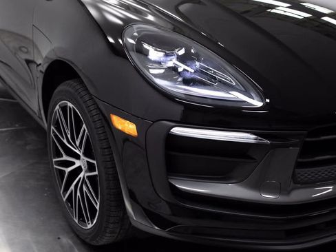 Certified 2025 Porsche Macan Turbo image 12
