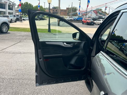 Used 2025 Ford Escape Platinum AWD/4WD image 15