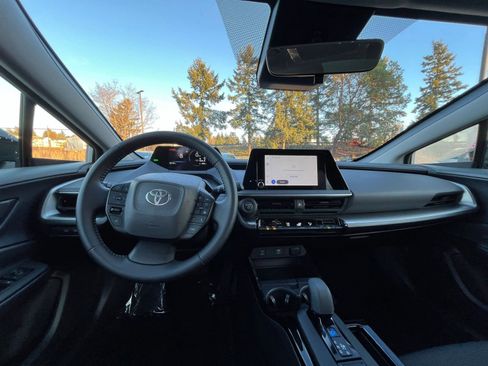 Used 2025 Toyota Prius LE image 33