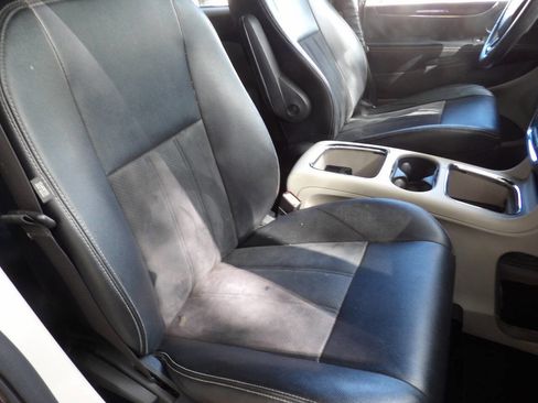 Used 2019 Dodge Grand Caravan SXT image 29