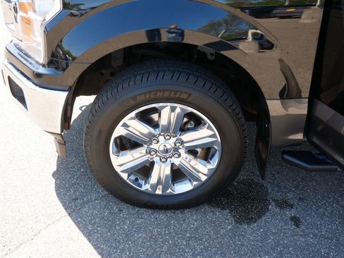 Used 2018 Ford F150 XLT w/ Equipment Group 302A Luxury AWD/4WD image 15