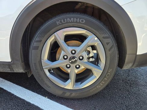 Used 2025 Kia K4 LXS image 32