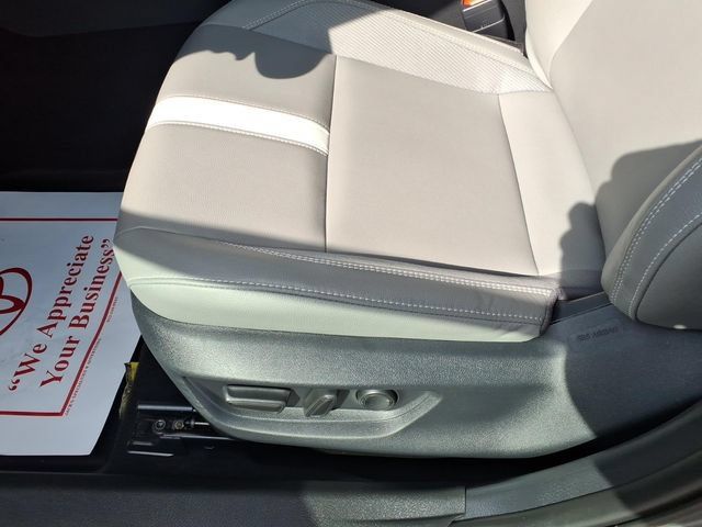 Used 2025 Toyota Camry SE FWD image 15