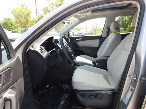 Used 2021 Volkswagen Tiguan SEL FWD image 17