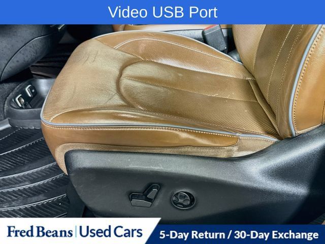 Used 2018 Chrysler Pacifica Limited w/ Tire & Wheel Group FWD image 26