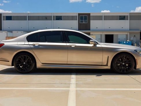 Used 2022 BMW 740i w/ Luxury Rear Seating Package RWD image 16