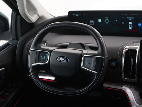 Used 2025 Ford Expedition Max Platinum AWD/4WD image 15