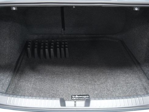 Used 2025 Volkswagen Jetta SE image 13