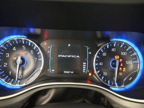Used 2020 Chrysler Pacifica Touring w/ S Appearance Package FWD image 32