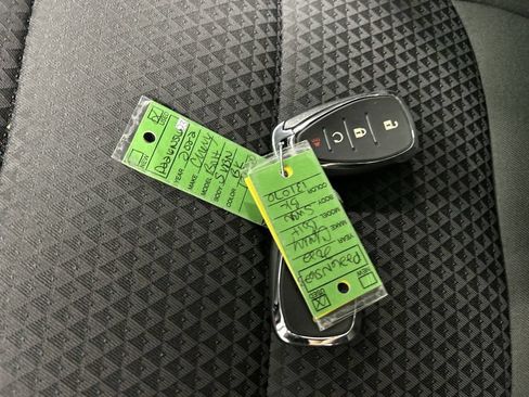 Used 2022 Chevrolet Bolt EUV LT w/ Comfort Package FWD image 12