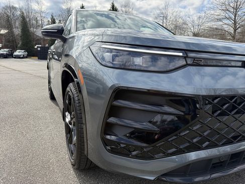 New 2026 Volkswagen Tiguan SE R-Line AWD/4WD image 24