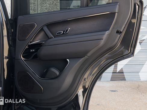 Used 2025 Land Rover Range Rover SV image 37