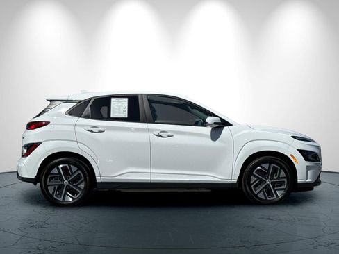 Used 2023 Hyundai Kona SE FWD image 3