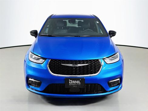 New 2026 Chrysler Pacifica Select image 3