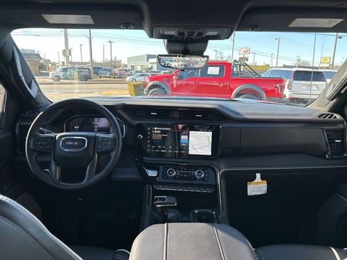Used 2025 GMC Sierra 1500 AT4X image 9