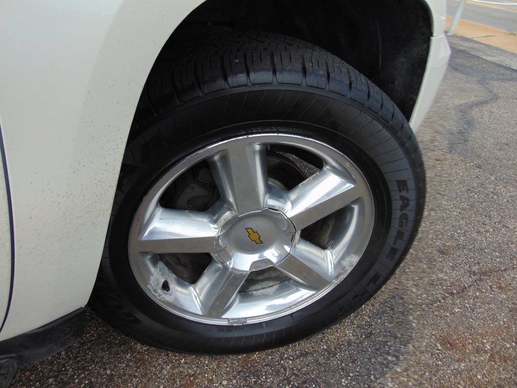 Used 2010 Chevrolet Avalanche LTZ AWD/4WD image 30