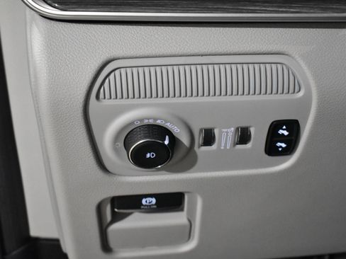 Used 2022 Jeep Wagoneer Series II w/ Premium Group I image 15