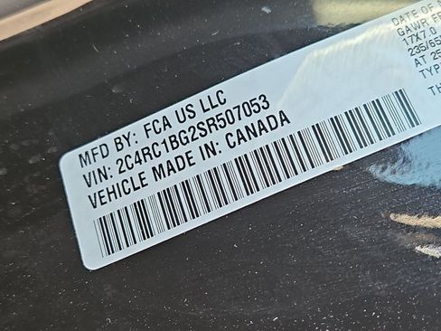 Used 2025 Chrysler Pacifica Select FWD image 16