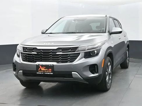 Used 2024 Kia Seltos LX image 1