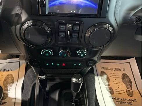 Used 2017 Jeep Wrangler Unlimited Sahara AWD/4WD image 22