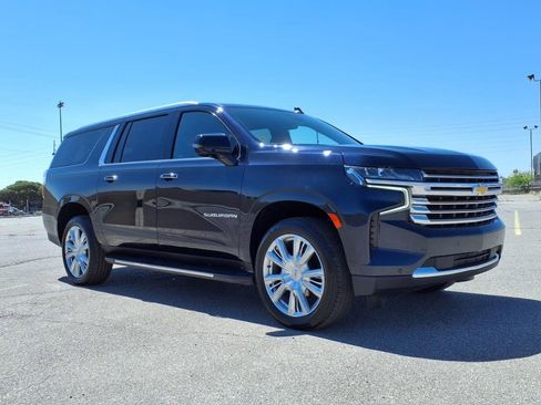Used 2024 Chevrolet Suburban High Country image 2