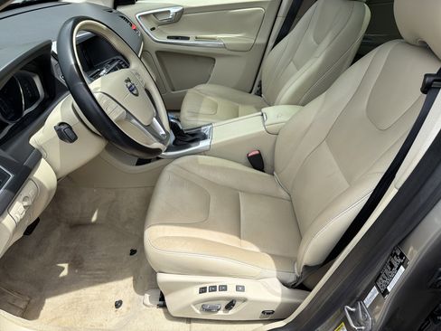 Used 2015 Volvo XC60 T5 Premier w/ Proximity Package FWD image 11