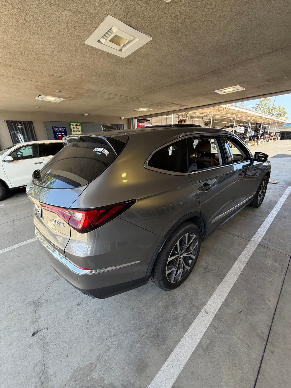 Used 2023 Acura MDX w/ Technology Package AWD/4WD image 3