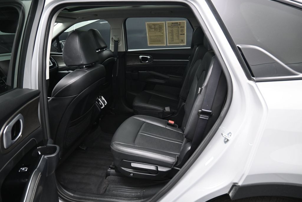 Used 2025 Kia Sorento SX AWD/4WD image 33