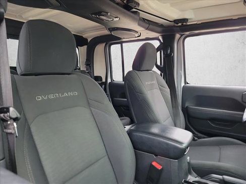 Used 2020 Jeep Gladiator Overland image 15