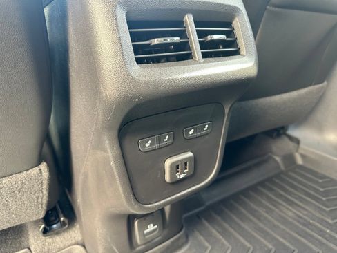 Used 2024 Chevrolet Equinox Premier FWD image 17