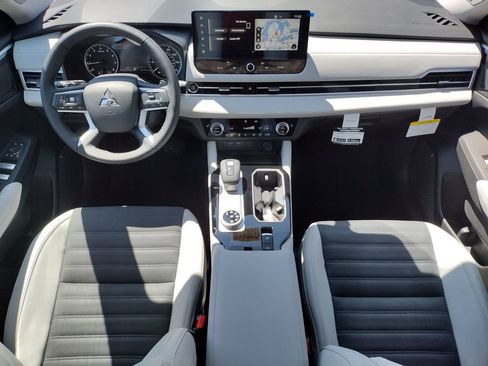 New 2026 Mitsubishi Outlander SE AWD/4WD image 2