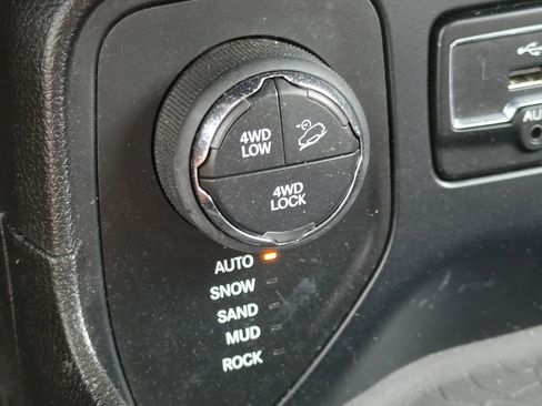 Used 2015 Jeep Renegade Trailhawk w/ Popular Equipment Group image 27