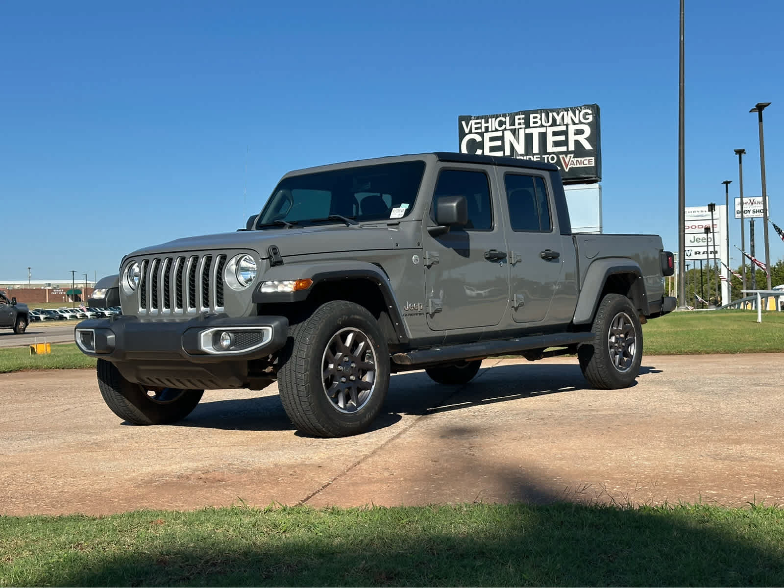 Used 2022 Jeep Gladiator Overland w/ Popular Equipment Package AWD/4WD image 2