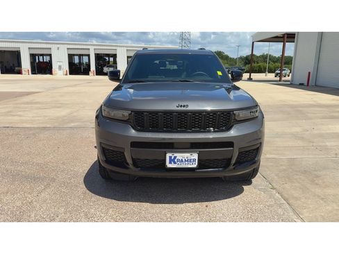 Used 2025 Jeep Grand Cherokee L Altitude AWD/4WD image 3