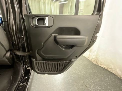 Used 2024 Jeep Gladiator Sport AWD/4WD image 24