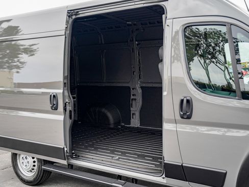 Used 2025 RAM ProMaster 2500 w/ Convenience Group FWD image 11