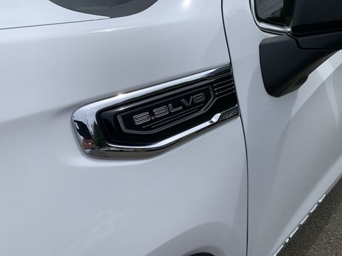 Used 2024 GMC Sierra 1500 SLT AWD/4WD image 18